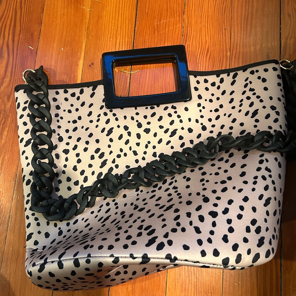 Bagging Rights

Black and Cream dotted Women's tote/crossbody bag